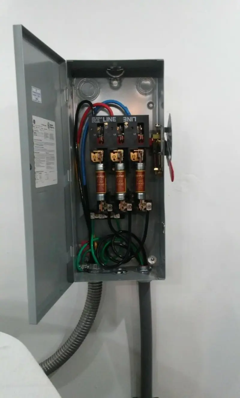 Three-phase disconnect switch installed for Smoke Detector Installation in Olney